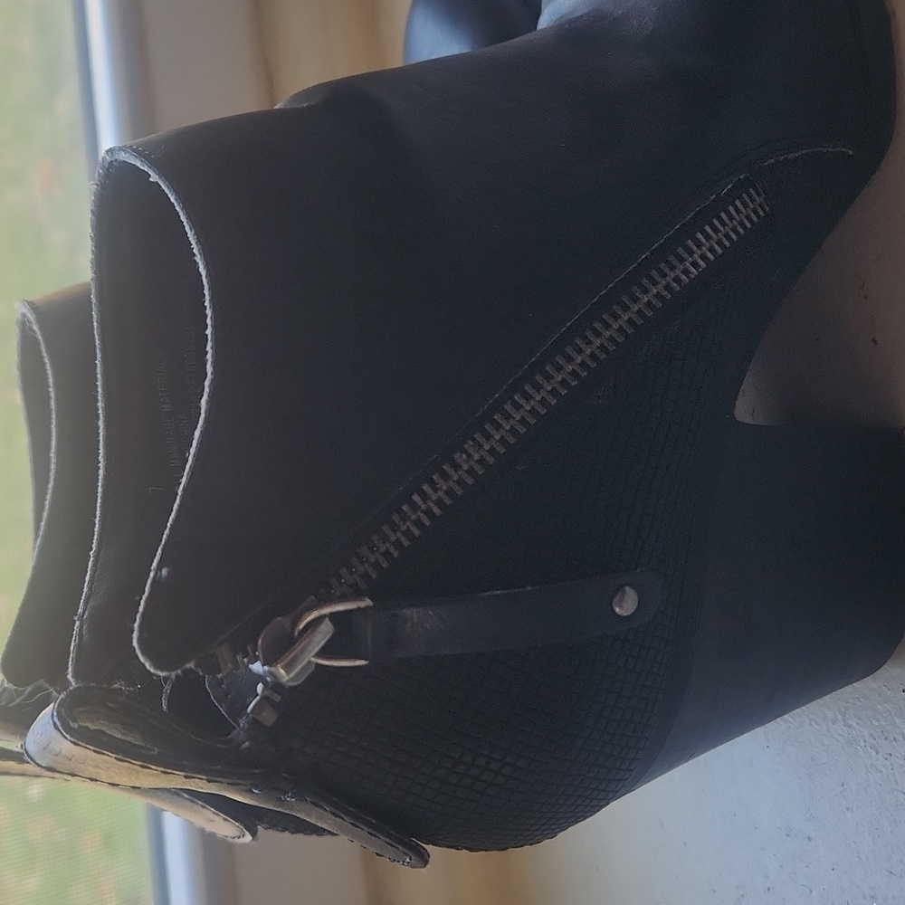 Booties size 7 - Picture 3 of 5
